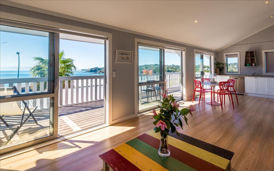 Вілла The Waiheke Pad - In The Heart Of Oneroa! Екстер'єр фото