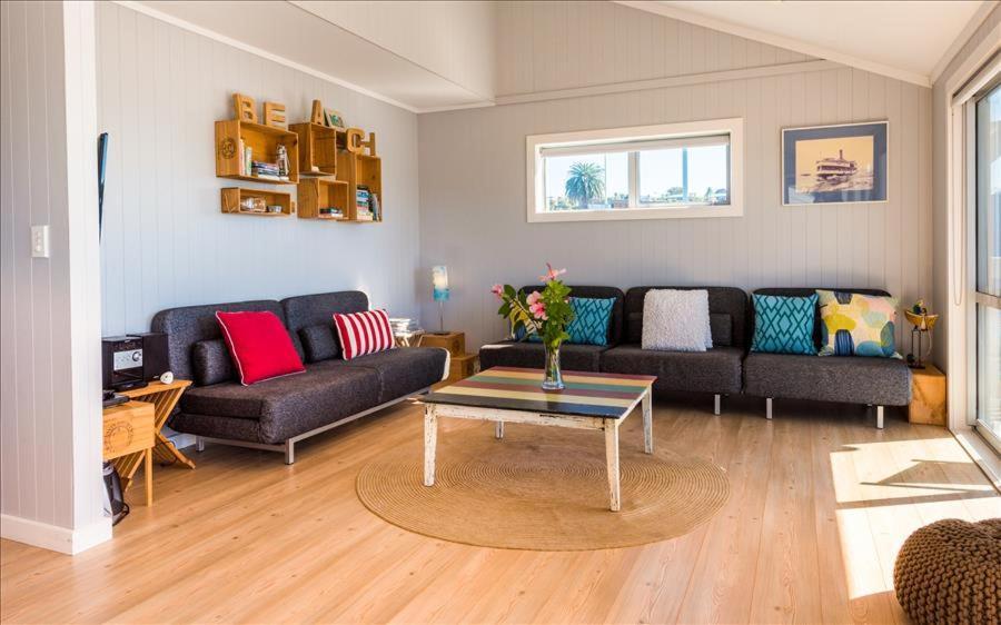 Вілла The Waiheke Pad - In The Heart Of Oneroa! Екстер'єр фото